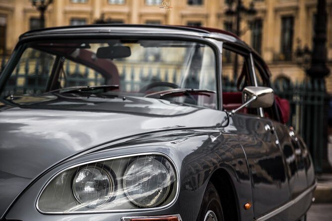 Private luxury tour of Bordeaux in a magnificent Citroen DS - 2 hours - Palais Gallien for a Roman-era hit