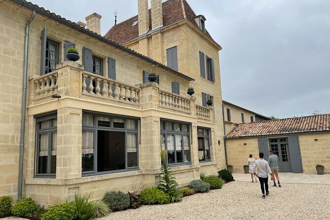 Private Tour and Tastings in St-Emilion: Grands Crus and Monuments - Staying on Schedule: Pickup, Transport, and a 9:00 Start