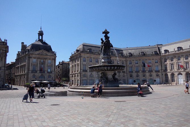 Private tour of Bordeaux by a Bordeaux historian - Grosse Cloche and Porte Saint Eloi: the medieval soundtrack under your feet
