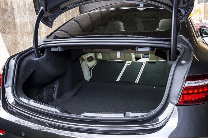 Private Transfer Bordeaux Airport BOD to Bordeaux City by Sedan - Meet & Greet at BOD: Sign, Waiting Time, and Flight-Delay Safety