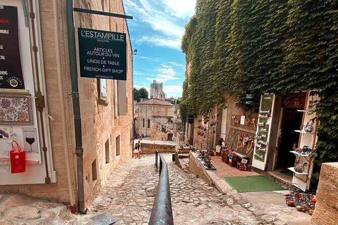 Saint-Emilion Afternoon Wine Tour - 2 Wineries & delicacies - Small Group Size: Why Max 8 Changes the Feeling