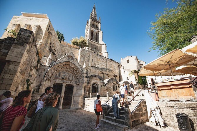 Saint-Emilion Electric Bike Day Tour with Wine Tastings & Lunch - Cycling between estates: why the e-bike segments matter