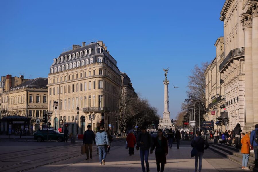 The essential in Bordeaux, private tour with a local - Starting at Place de la Bourse: the perfect warm-up