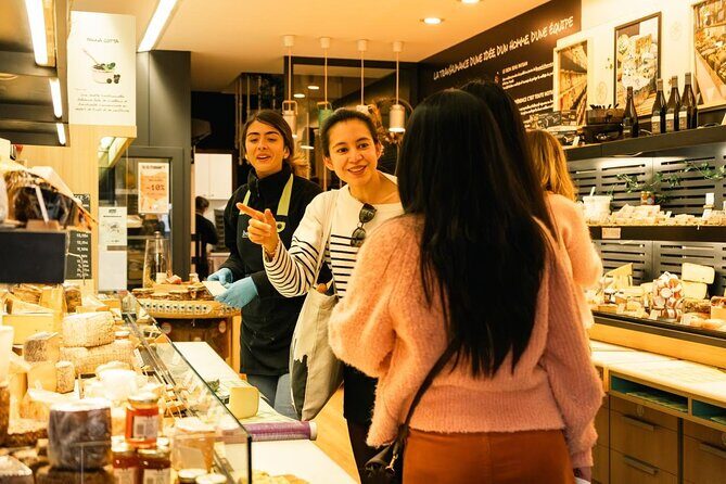 Traditional Gourmet Food & Wine Tour in Bordeaux - La Galerie des Grands Hommes: market roots to golden triangle
