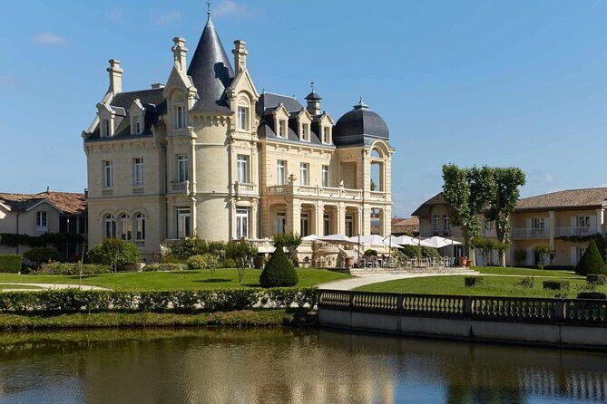 Visit Saint-Emilion and Pomerol:Vineyards, lunch and tastings included - Wine shop tasting: grape-variety basics without the lecture