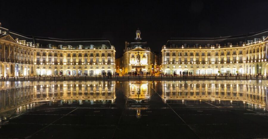 Welcome to Bordeaux: Private Walking Tour with a Local - Meeting your guide: hotel pickup or a central start